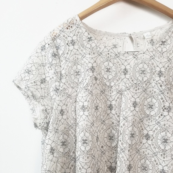 METTALIC LACE Short Sleeve Blouse Large. - Picture 2 of 6